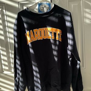 MARQUETTE UNIVERSITY CHAMPION navy blue crewneck sweater. Size MEDIUM